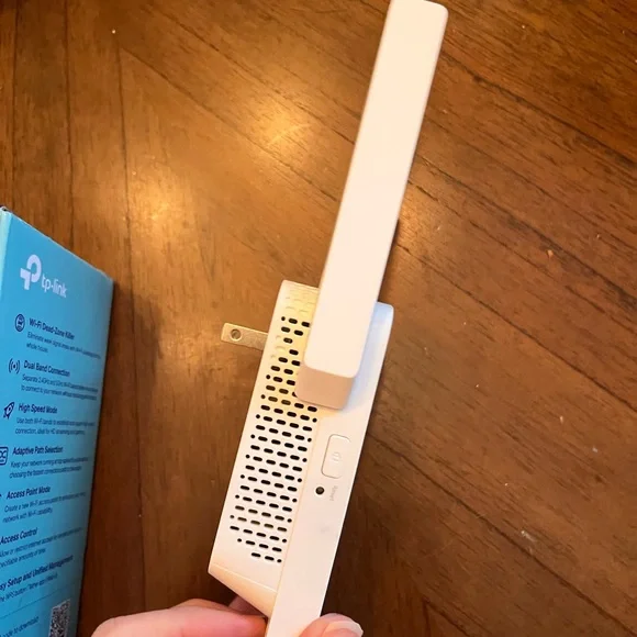 TP-Link White Dual Band Wi-Fi Extender - Picture 3 of 7